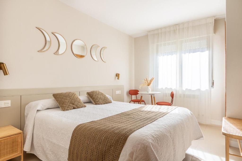 Postel nebo postele na pokoji v ubytování Hostal Lóbrega