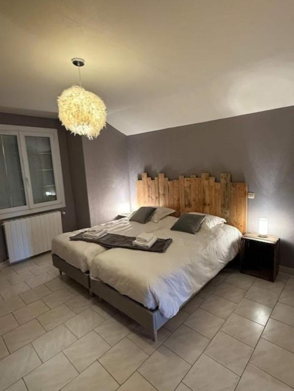 Posteľ alebo postele v izbe v ubytovaní Piscine chauffée-Beauval et Châteaux-