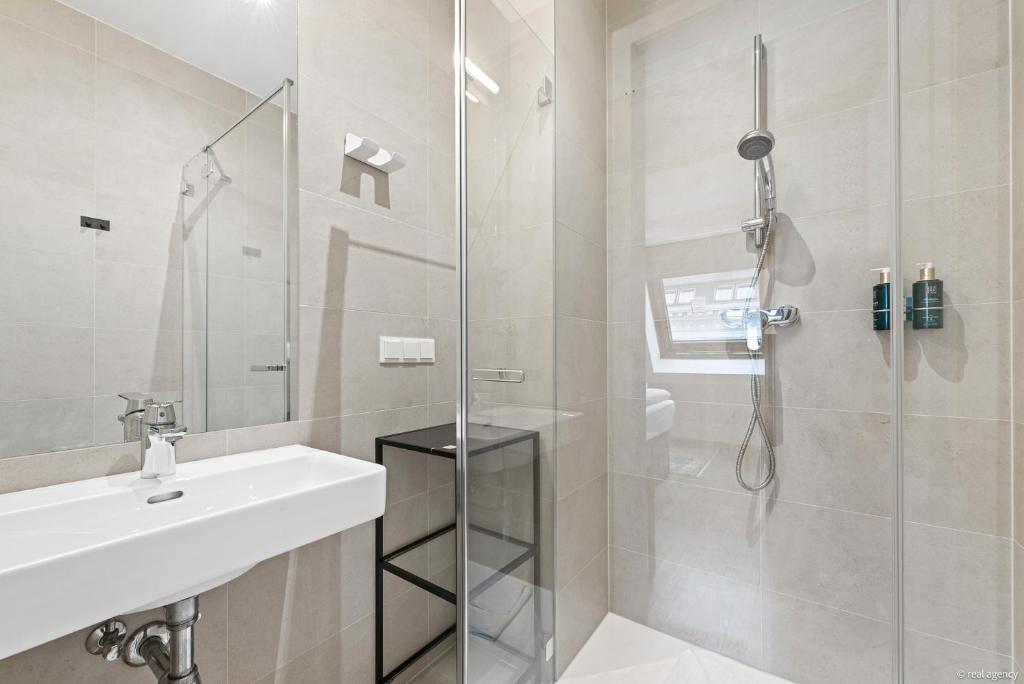 A bathroom at easy flat Margareten Apartments