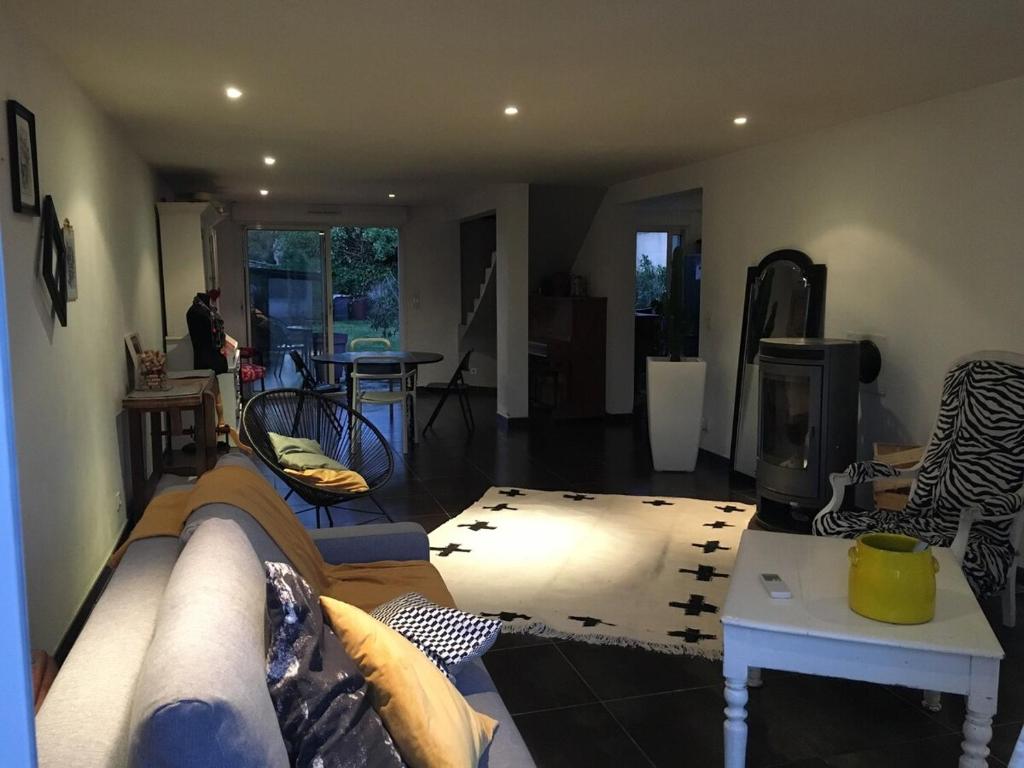 Photo de la galerie de l'établissement Family home with a pool, à Lunel