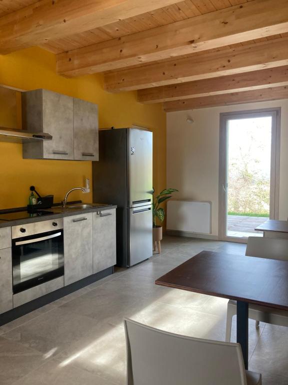 Cucina o angolo cottura di Agriturismo Glamping Pettirosso