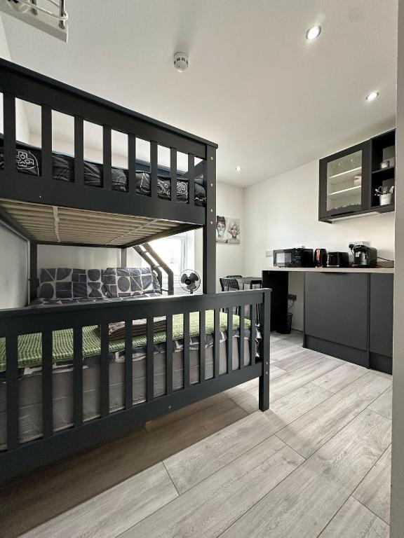 Kuchyň nebo kuchyňský kout v ubytování Fulham Guest Studios 268