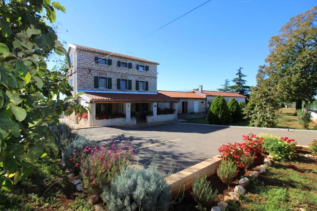 Ferienhaus Castello Mit Gepflegtem Garten