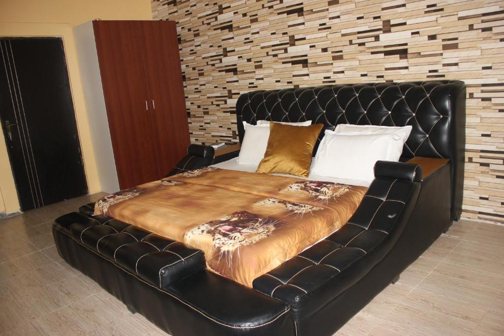 Postel nebo postele na pokoji v ubytování Adbates Suites and Recreation