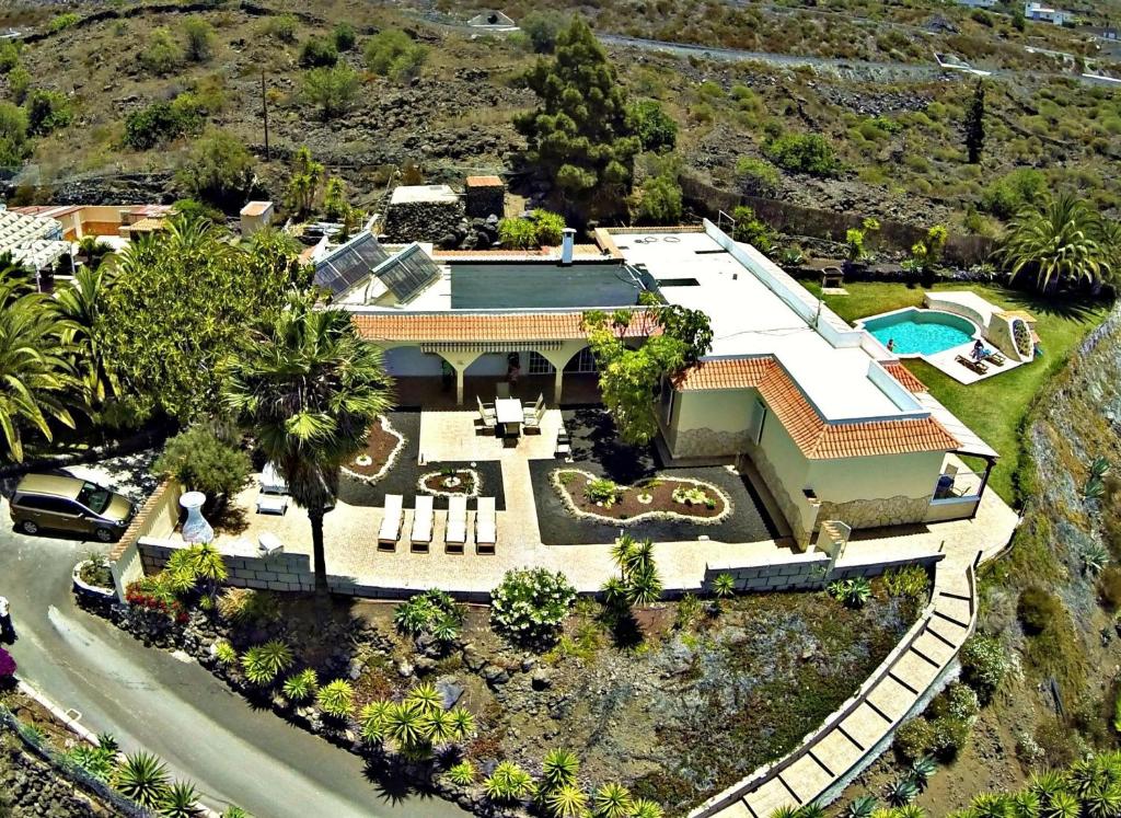 Imagen de la galería de Apartment Mit Terrasse, Pool Und Garten, en Guía de Isora