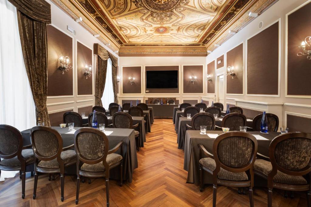 Catalonia Las Cortes - Resim 42