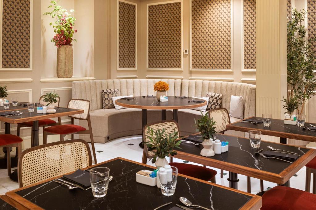 Catalonia Las Cortes - Resim 12