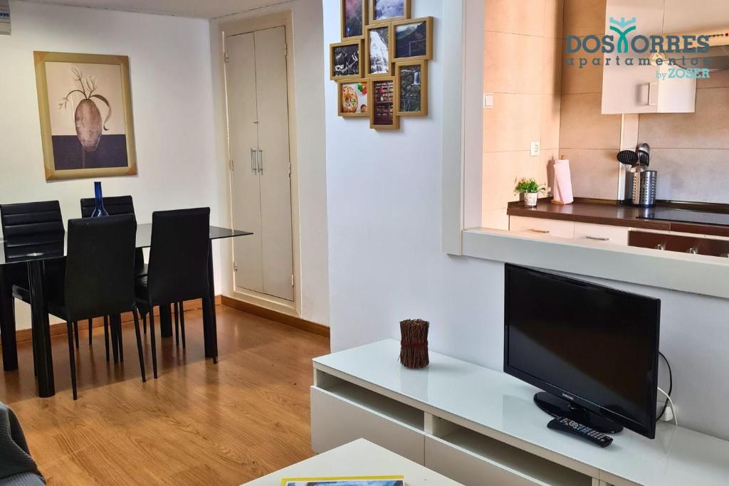 TV a/nebo společenská místnost v ubytování Dos Torres Légolas - Ideal para Empresas con Parking Gratuito