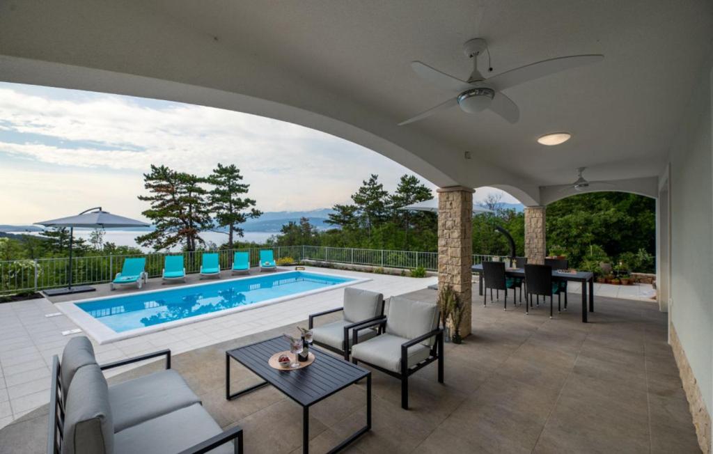 Swimmingpoolen hos eller tæt på Sea View Casa Oliva Island Krk