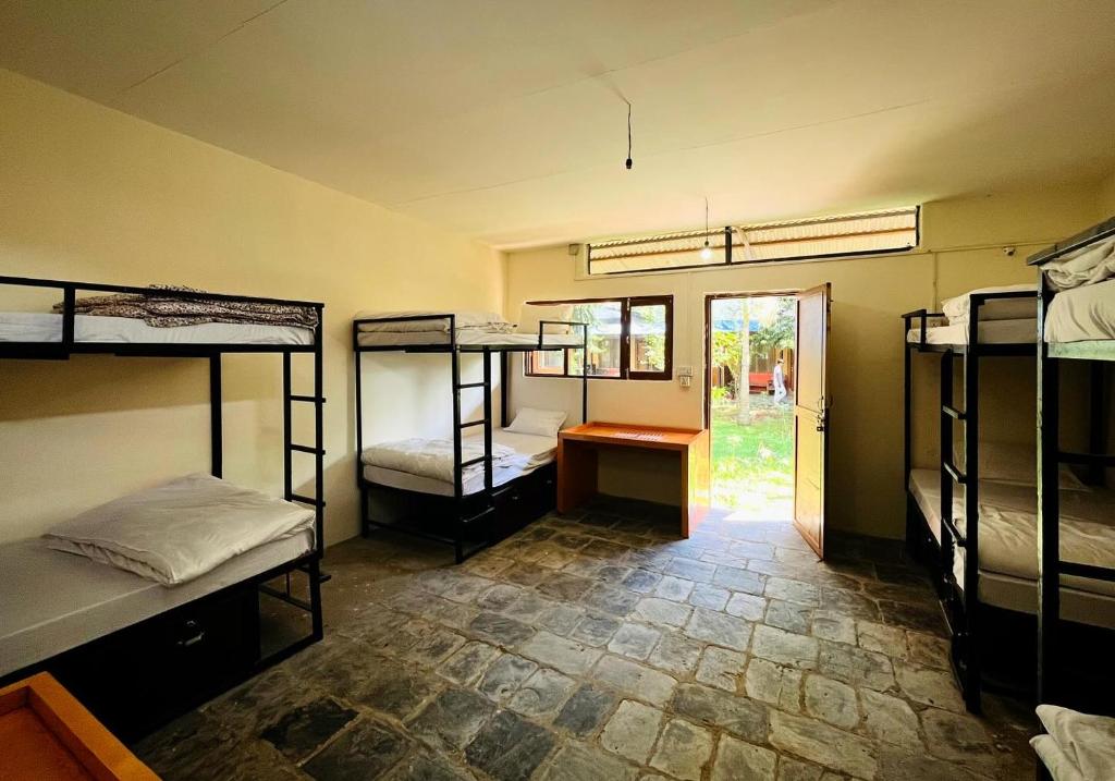 Postel nebo postele na pokoji v ubytování Sunakhari Hostel