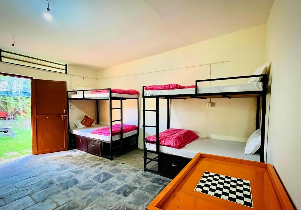 Postel nebo postele na pokoji v ubytování Sunakhari Hostel