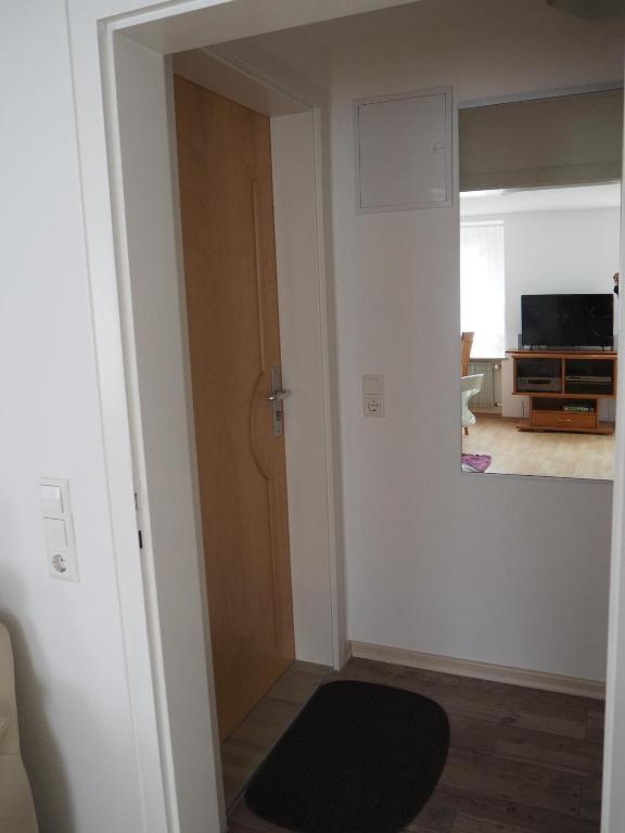 TV a/nebo společenská místnost v ubytování Ferienwohnung am Bach
