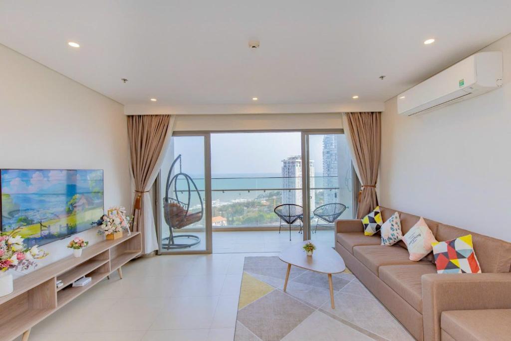 Three-Bedroom Premium Apartment Sea View with Balcony