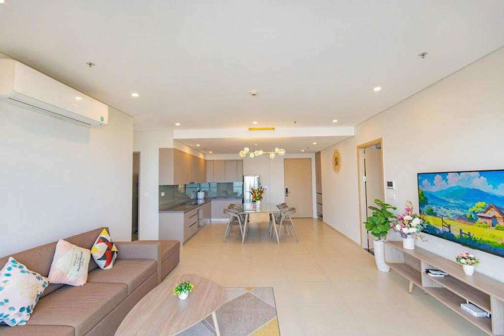Three-Bedroom Premium Apartment Sea View with Balcony