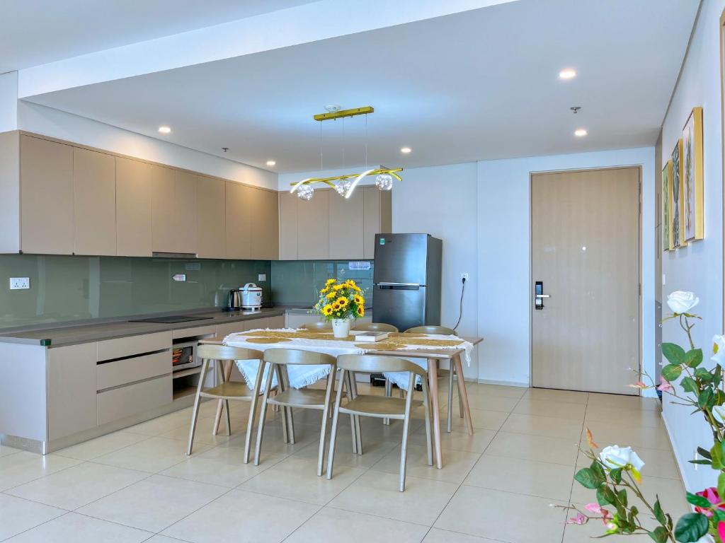 Three-Bedroom Premium Apartment Sea View with Balcony