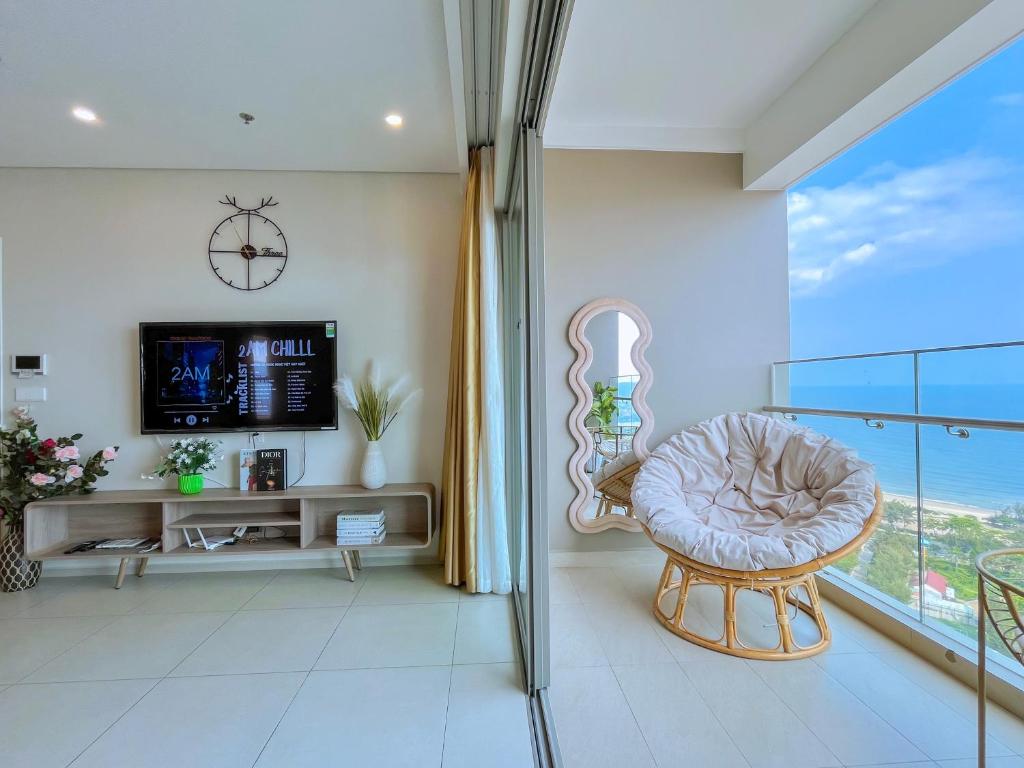 Three-Bedroom Premium Apartment Sea View with Balcony