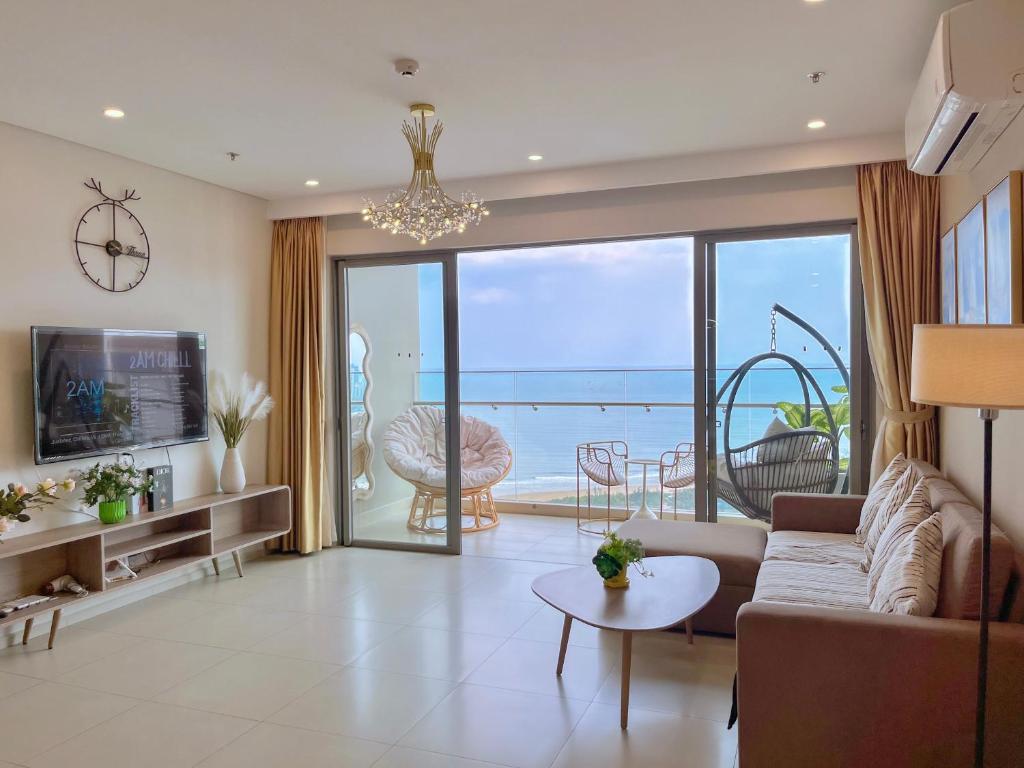 Three-Bedroom Premium Apartment Sea View with Balcony