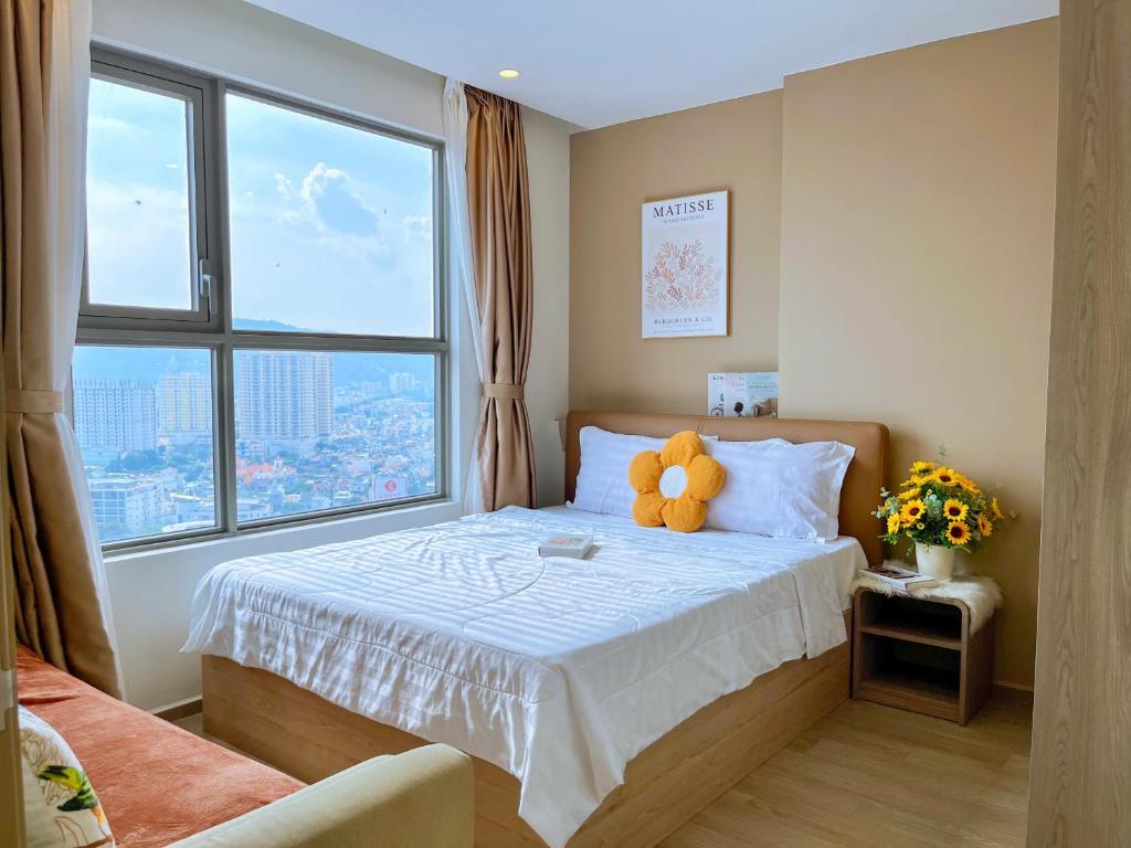 Three-Bedroom Premium Apartment Sea View with Balcony