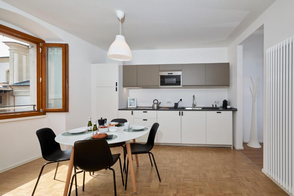 a kitchen and dining room with a table and chairs at Casa Morellato in Riva del Garda