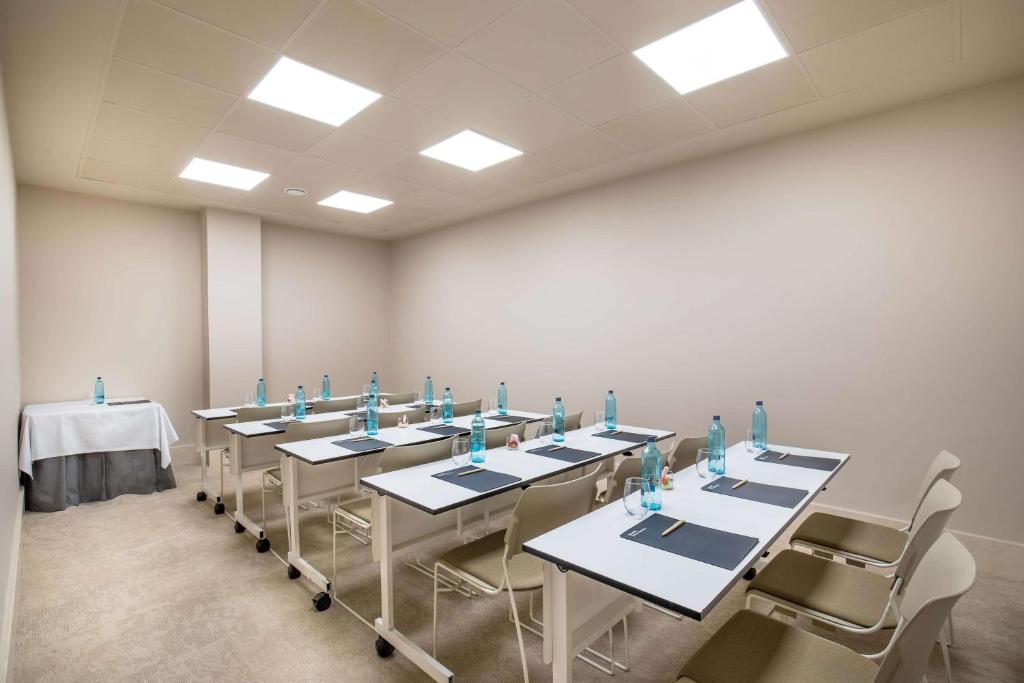 Der Geschäftsbereich oder Konferenzraum in der Unterkunft Barceló Bilbao Nervión