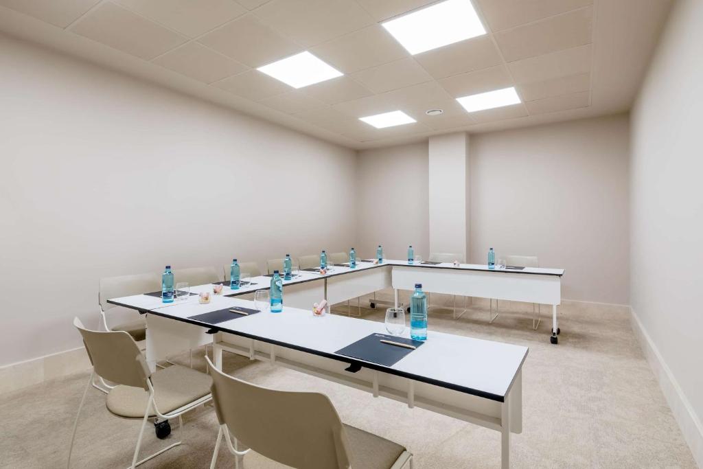 Der Geschäftsbereich oder Konferenzraum in der Unterkunft Barceló Bilbao Nervión