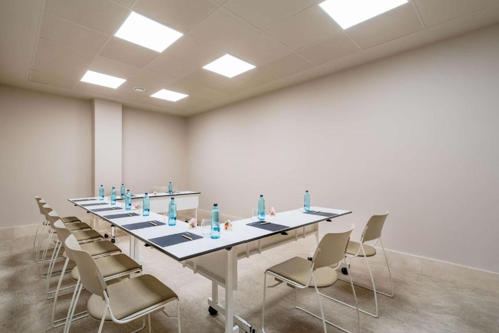 Der Geschäftsbereich oder Konferenzraum in der Unterkunft Barceló Bilbao Nervión