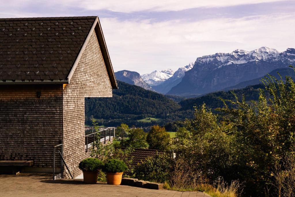 アパートメントから撮影された、または一般的な山の景色