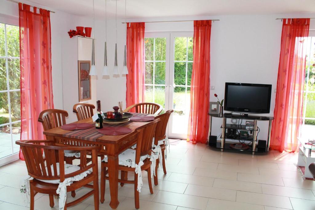 TV a/nebo společenská místnost v ubytování Ostseelicht