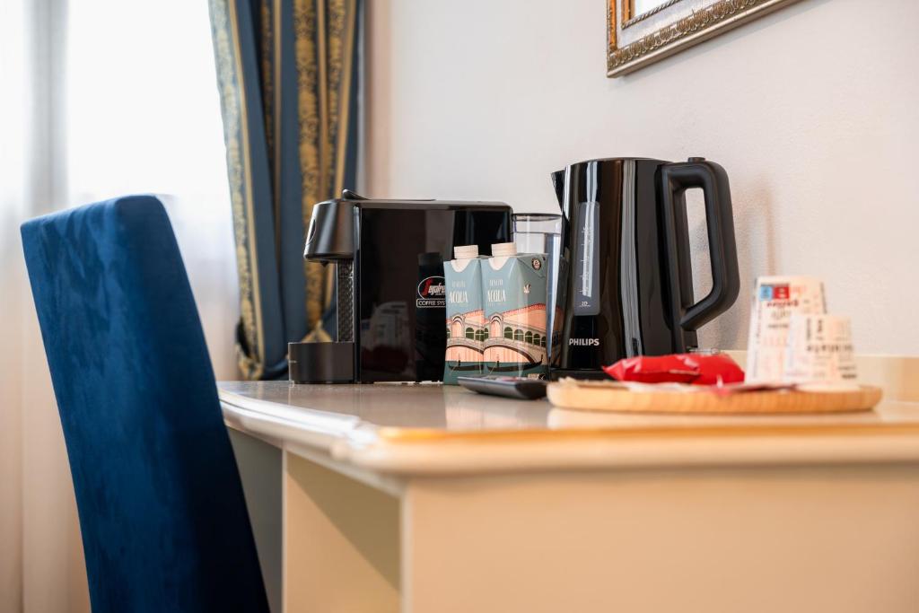 a coffeemaker sitting on a counter next to aether at FloVe' Rooms Venice in Venice