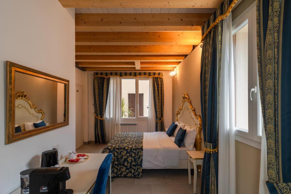 a hotel room with a bed and a mirror at FloVe' Rooms Venice in Venice