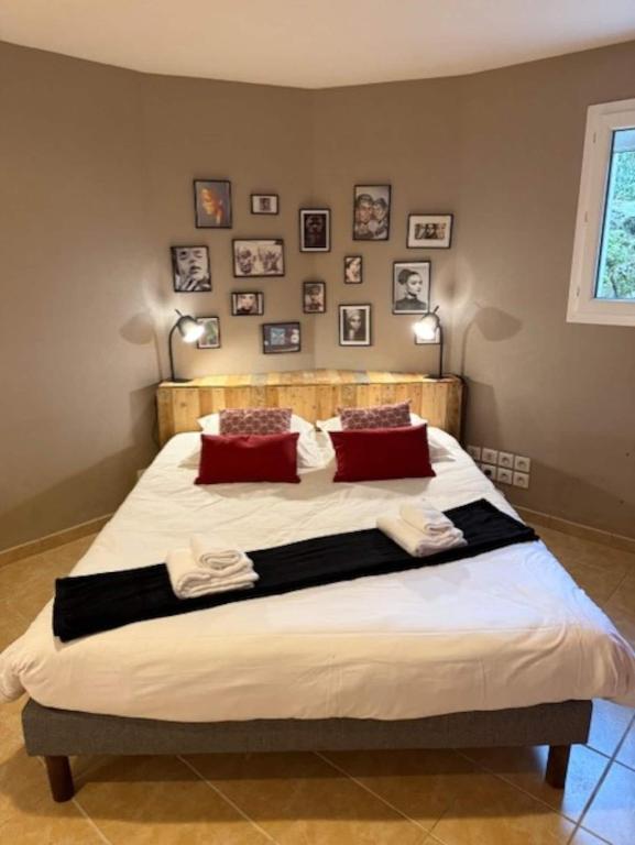 Posteľ alebo postele v izbe v ubytovaní Piscine chauffée-Beauval et Châteaux-