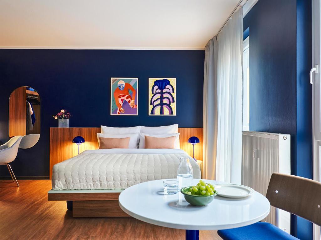 
Medium Studio with Kitchenette
