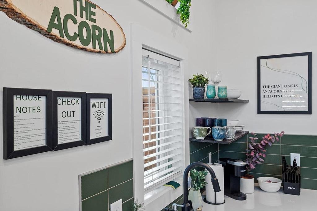 Fotografie z fotogalerie ubytování The Acorn - Tiny House in HISTORIC OAKWOOD v destinaci Raleigh