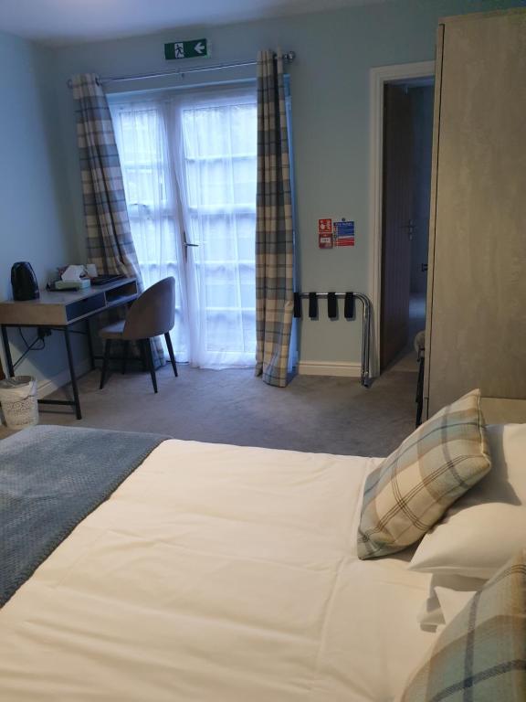 Postel nebo postele na pokoji v ubytování Lime Tree Hotel