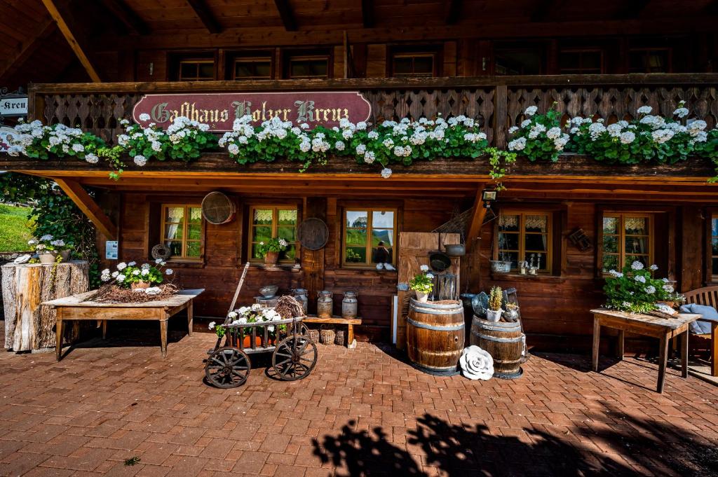 Restaurace v ubytování Gästehaus Holzer Kreuz - Ferienwohnung "Narzisse"