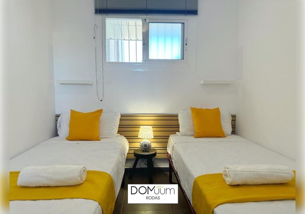 Postel nebo postele na pokoji v ubytování DOMuum Holidays - RODAS