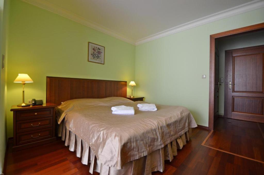 Llit o llits en una habitació de Pensjonat Nad Rzeką