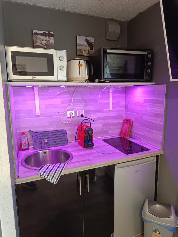 Kuchyň nebo kuchyňský kout v ubytování Chez Lilie, Studio cosy classé 2 étoiles Plage de Stella