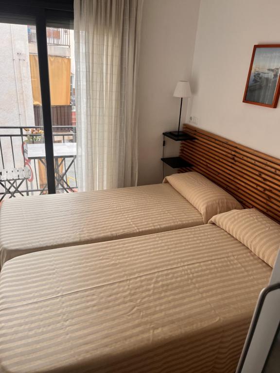 Hostal La Lluna - Camera Doppia Con Balcone