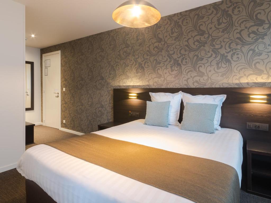 Postel nebo postele na pokoji v ubytování Hotel Kristoffel - Ontbijt inbegrepen