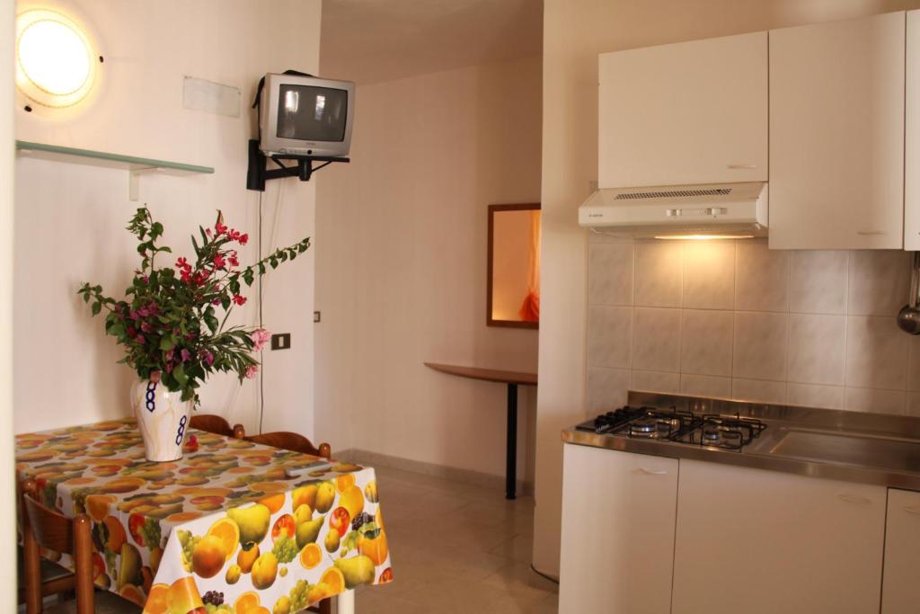 Kuchnia lub aneks kuchenny w obiekcie Residence Gli Stingi