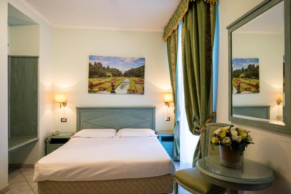 Posteľ alebo postele v izbe v ubytovaní Hotel Moderno - Cavour 30tre