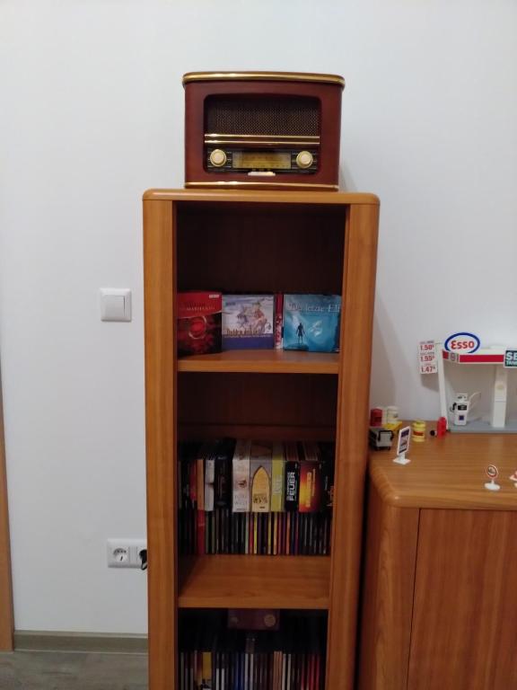 Knihovna v apartmánu