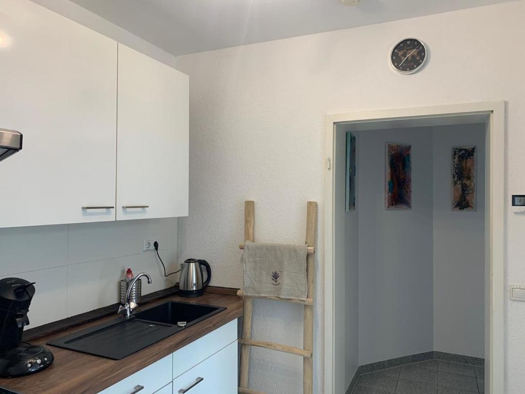 Kuchyň nebo kuchyňský kout v ubytování Ferienwohnung Ilmradweg