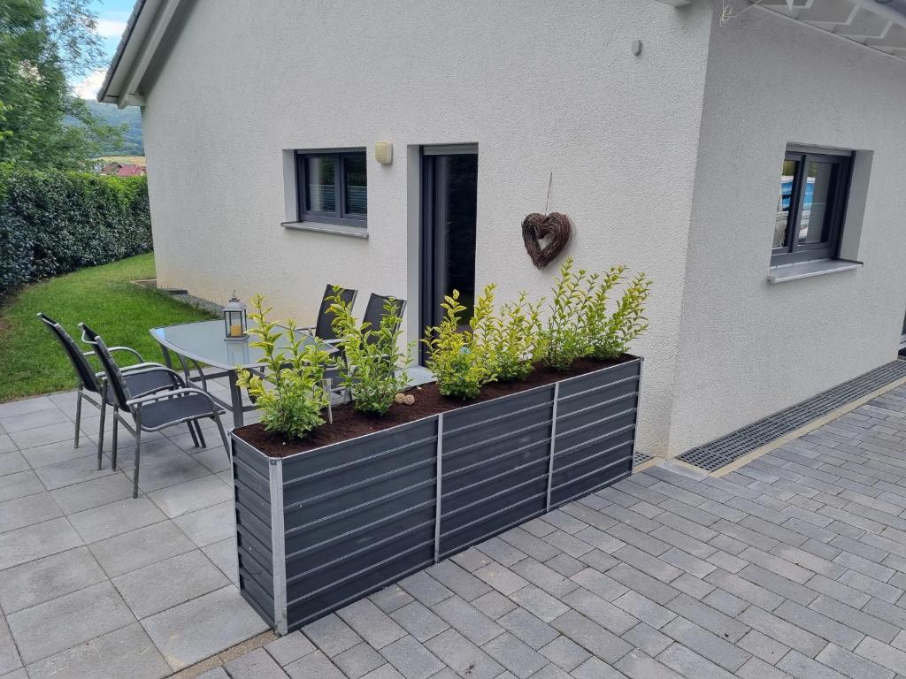 blumenkasten untersetzer 80 cm terracotta 4er Set Blumenkasten Balkon 80 cm mit Untersetzer Terracotta, Hochwert   Sustania