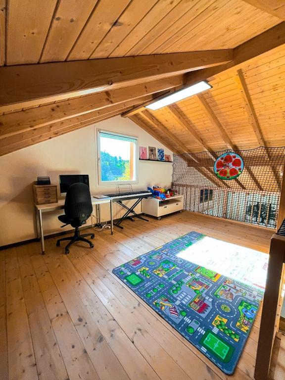 Foto sihtkohas Frinvillier asuva majutusasutuse Cozy Mountain Retreat - Jacuzzi, Outdoor Kitchen, Activity Area for Adults & Kids, Veranda & More galeriist