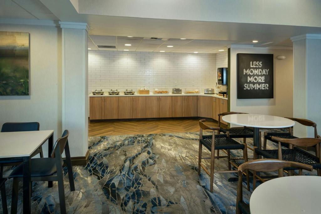 Restaurace v ubytování Fairfield Inn & Suites by Marriott Anchorage Midtown