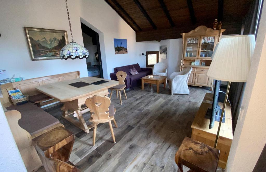 Χώρος καθιστικού στο Ferienwohnung Adlerhorst Ruhpolding