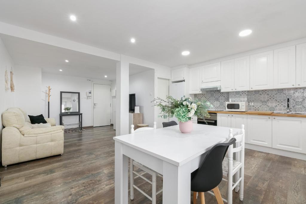 Diáfano, amplio y luminoso by CABANA Rentalsにあるキッチンまたは簡易キッチン