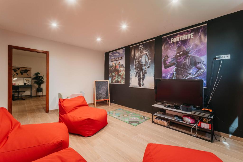 Televízia a/alebo spoločenská miestnosť v ubytovaní House Boshanar